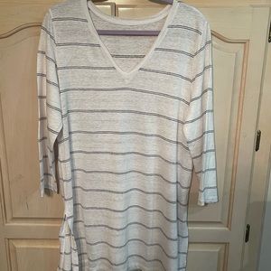 This Eileen Fisher tunic is the perfect transition piece. Size L. A must for now